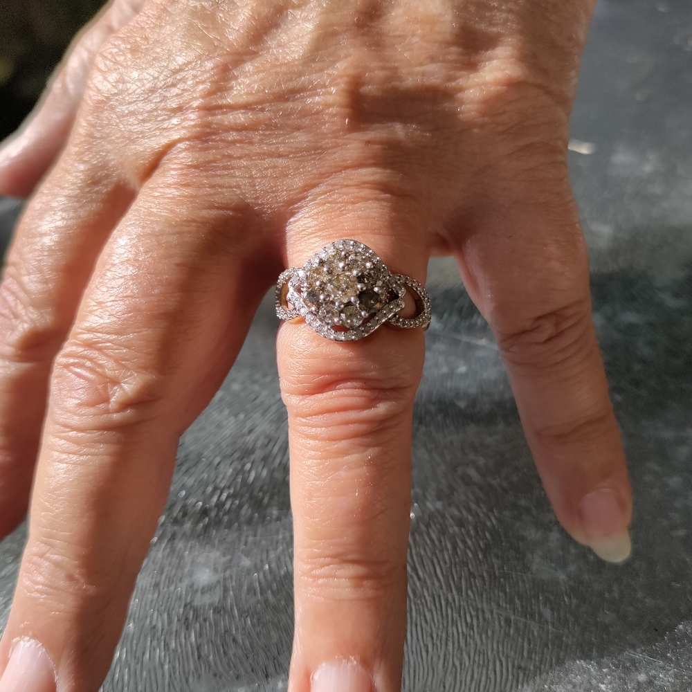10K 1.50CTW Diamond Ring - Picture 8 of 11